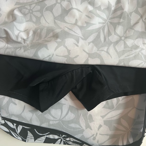 Lands End Athletic Floral Black/White  Skort size 12 - Picture 6 of 9